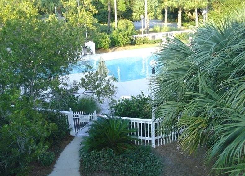 2BR/2BA Poolside ... Perfect for familie...